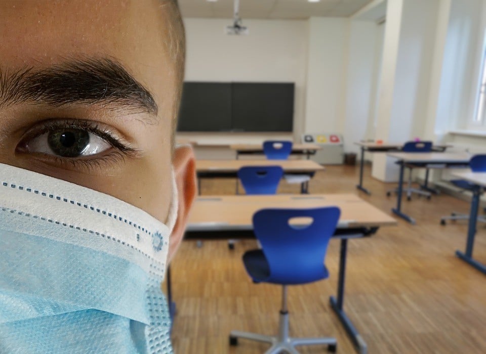 covid-19 mask student classroom