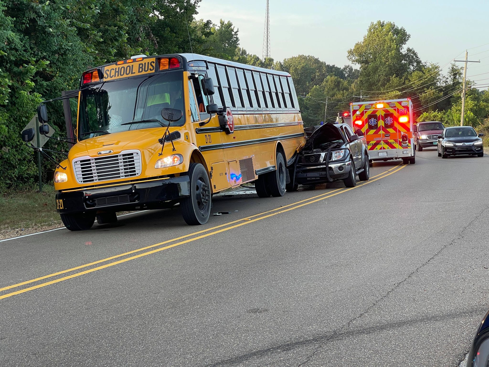 Motorist rear-ends school bus in Warren County - Vicksburg Daily News
