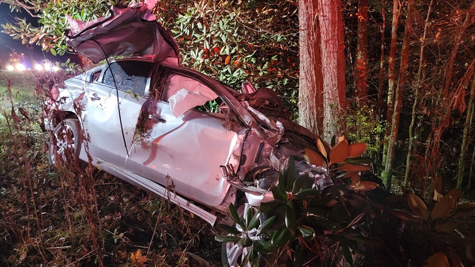 One seriously injured in violent crash - Vicksburg Daily News