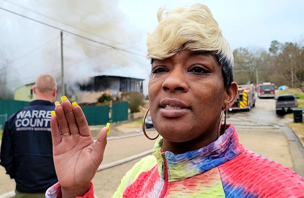 Neighbor helps women escape house fire on Speed Street