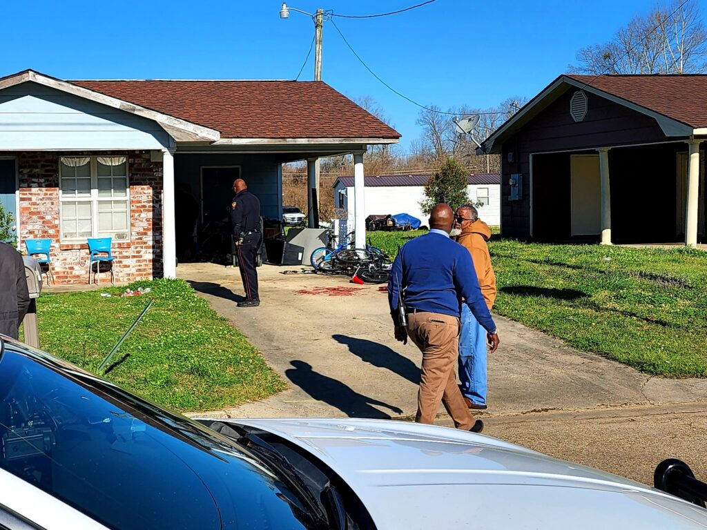 The scene on Winters Lane in Vicksburg. Photo by David Day