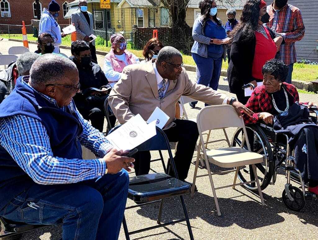 Mayor Flaggs and Alerman Mayfield seek Mrs. Dillard favor. Photo by David Day