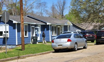 Vicksburg Police raid home on Victory. Photo by David Day