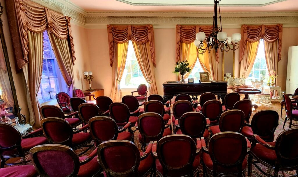 A sitting room for meetings or entertainment. Photo by David Day