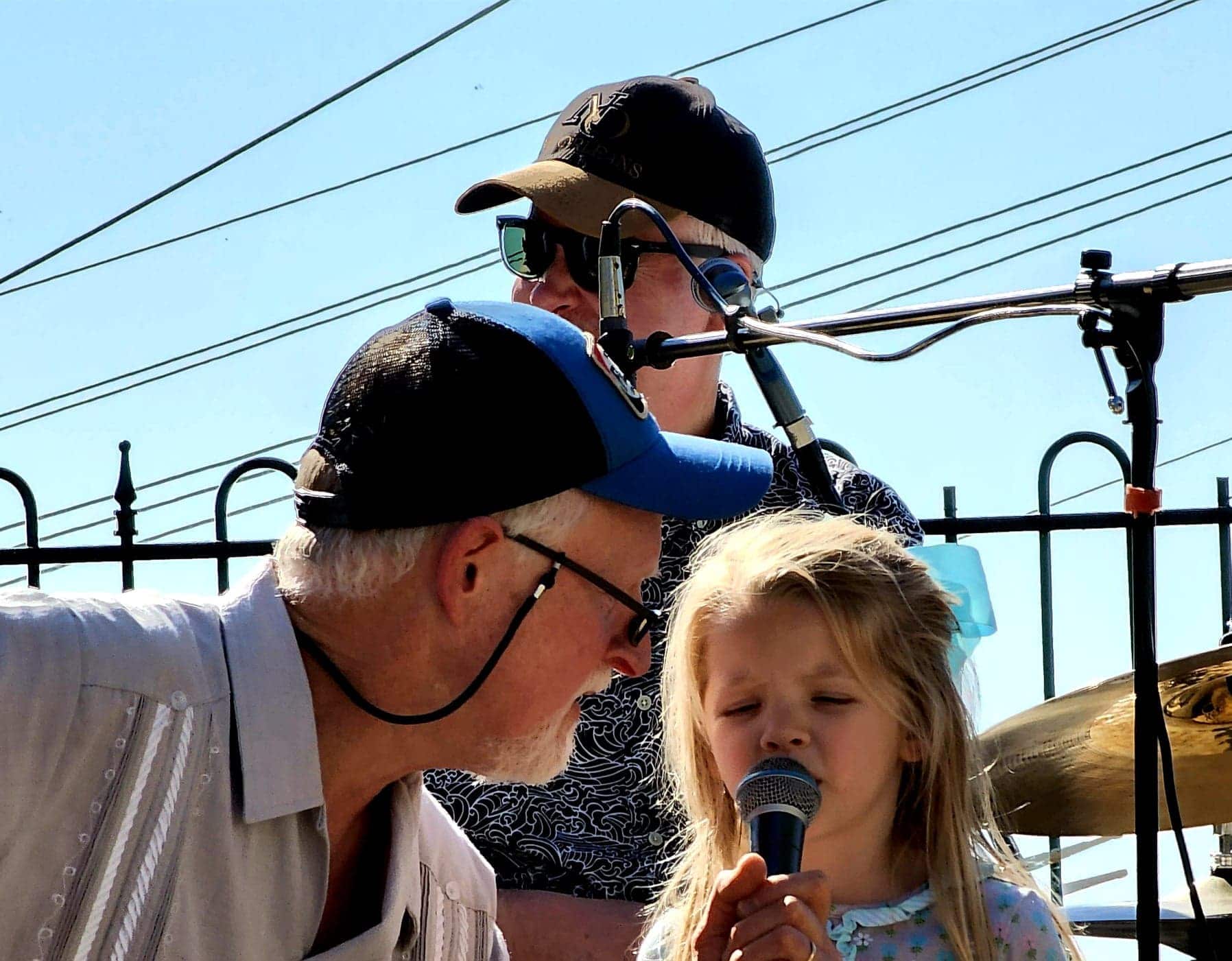 may may sings with the chill