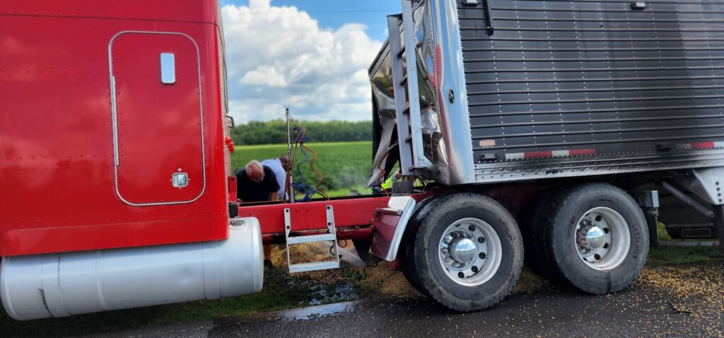 18-wheeler fire highway 465
