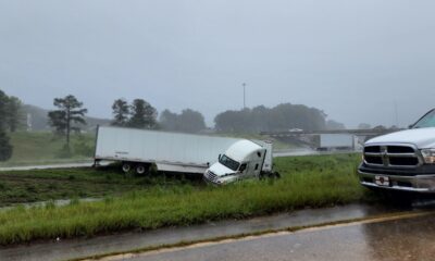 vicksburg traffic jackknifed 18-wheeler
