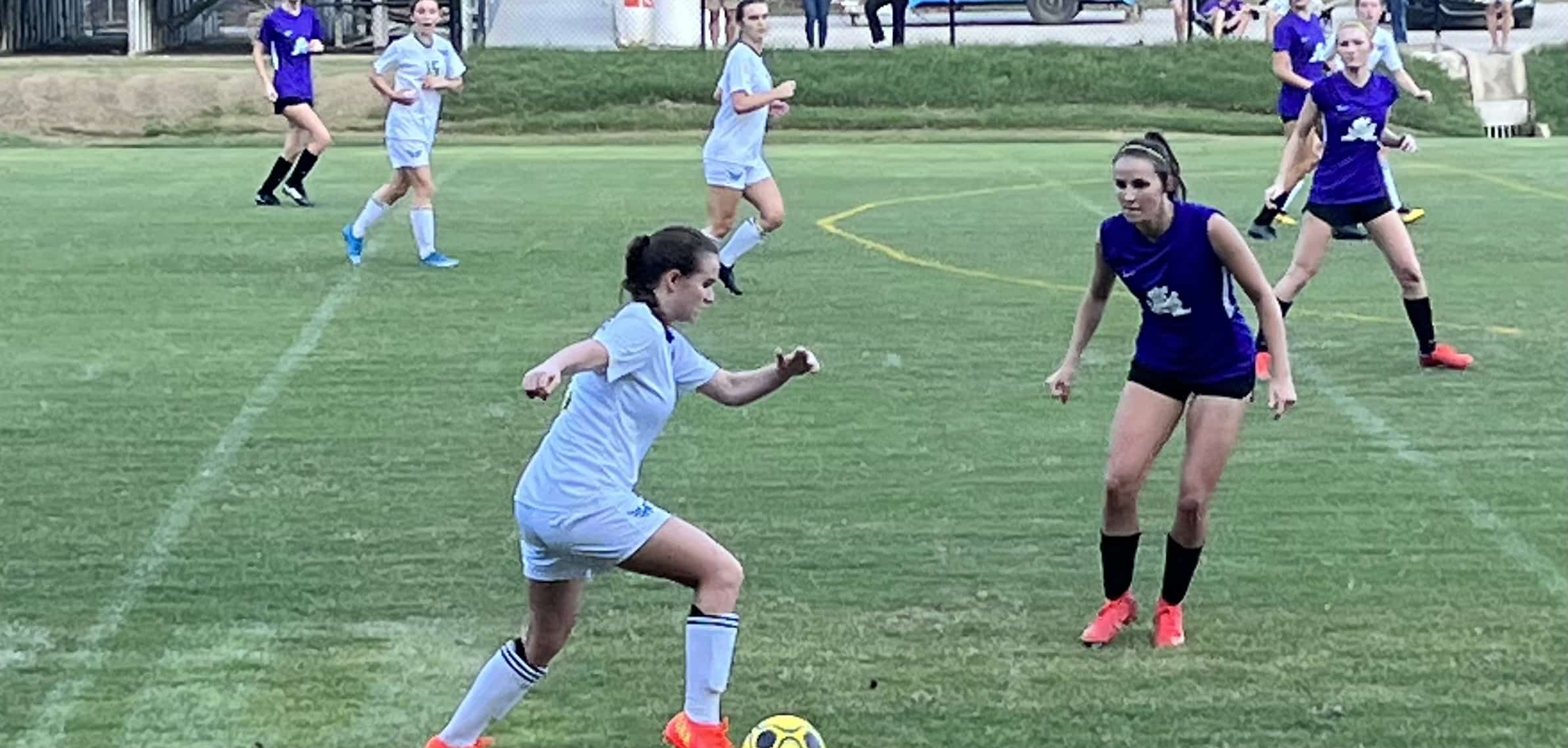 Flashes soccer defeat the forerunners