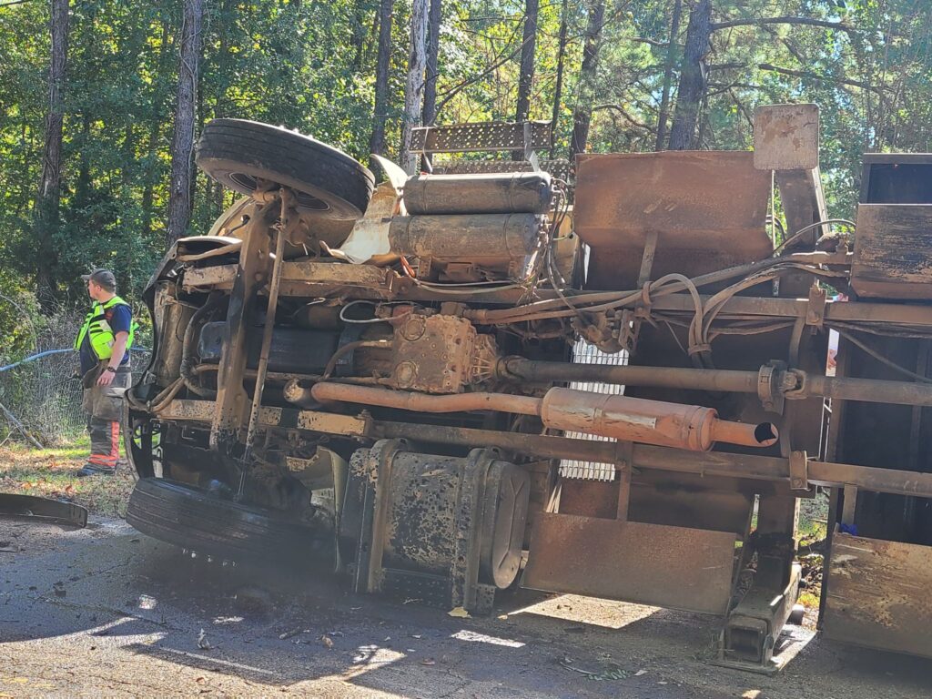 vicksburg traffic overturned truck