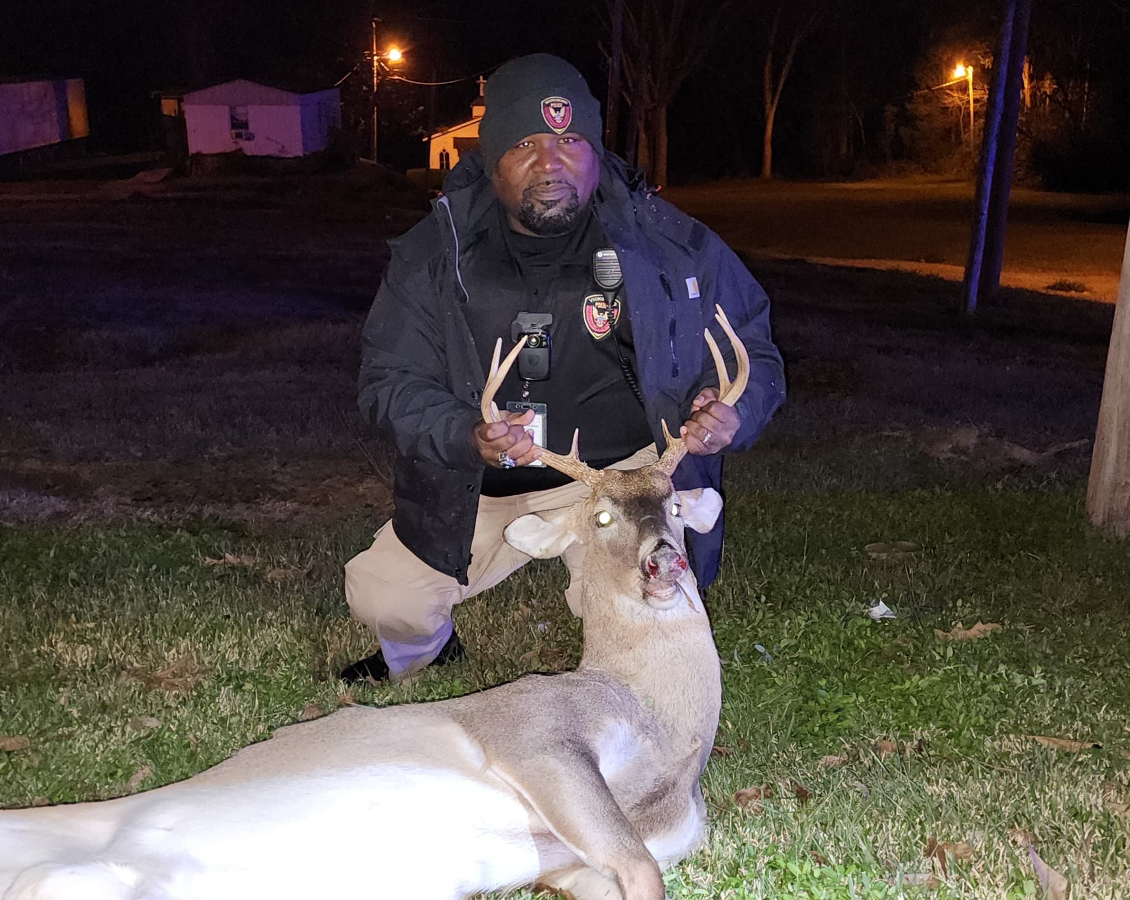 deer attacks police