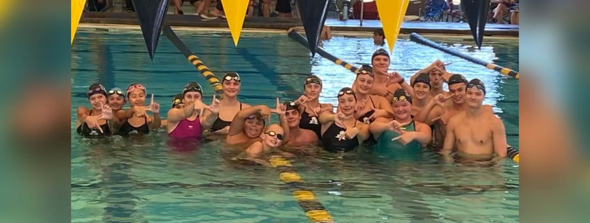 Flashes swim team