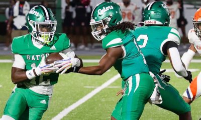 Ronnie Alexander handing the ball to Knight