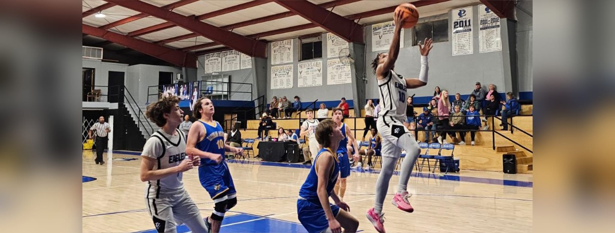 Noah Porter shooting the ball